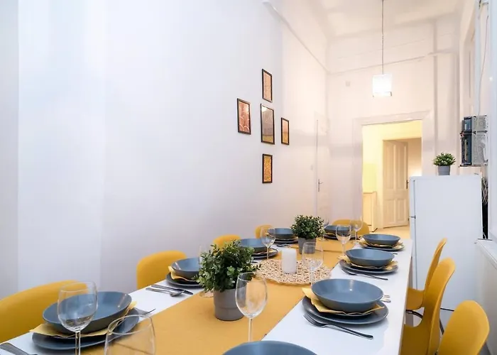 And New Design Semesterbostad Budapest
