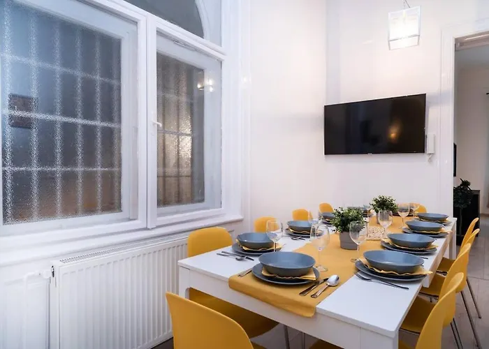 And New Design Semesterbostad Budapest